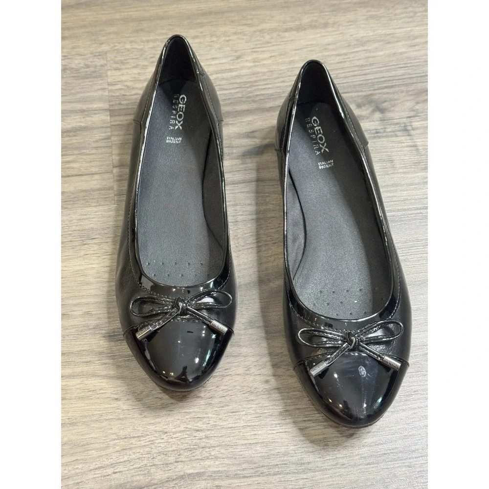 Geox Respira Ballet Flats 10 Cap Toe Patent Leather Bow Parisian Quiet Luxury
